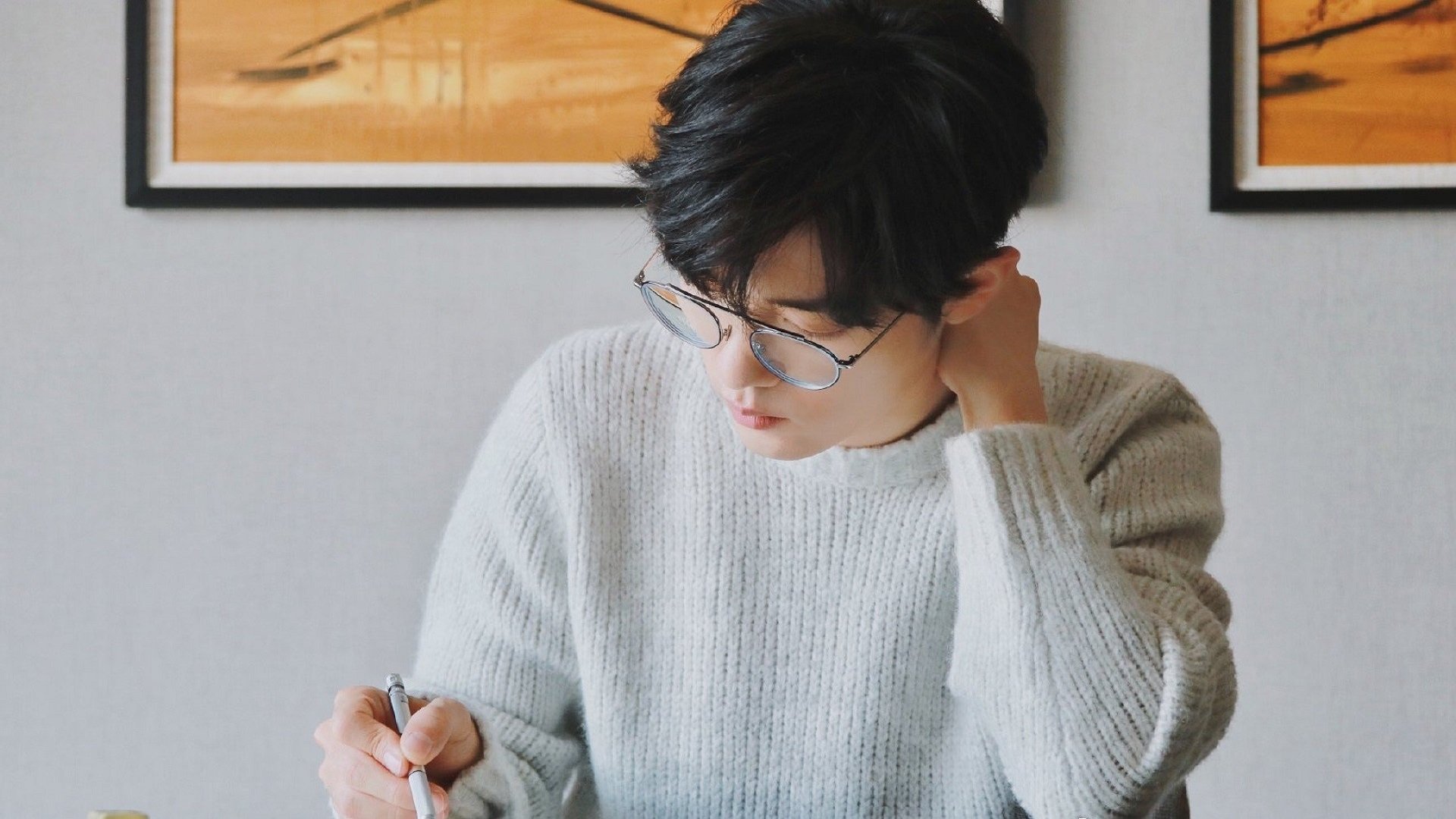 fb体育APP-球迷狂欢：疯狂应援背后的动人故事，疯狂球迷冲进球场